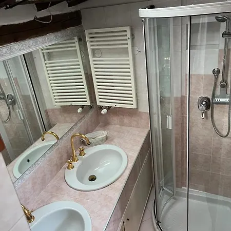 Loft Albinelli Wi-fi E Parcheggio Gratis In Centro Апартаменты